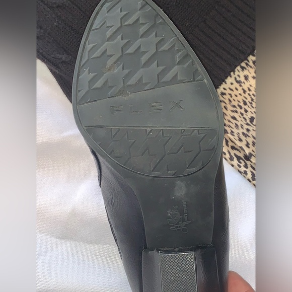 Stylish Ankle Boots - Picture 5 of 7